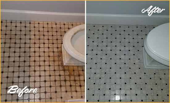 Before and After Picture of a Dunwoody Bathroom Tile and Grout Cleaned to Remove Stains